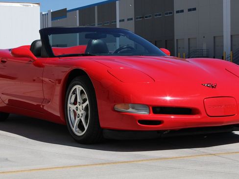 Used 2000 Chevrolet Corvette Convertible w/ Memory Pkg RWD image 5