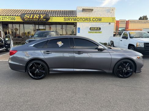 Used 2019 Honda Accord Sport image 2