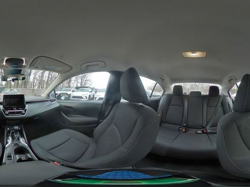 Used 2025 Toyota Corolla LE image 40