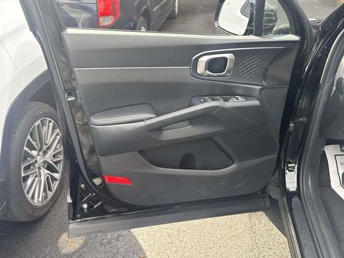 Used 2023 Kia Sorento LX AWD/4WD image 15