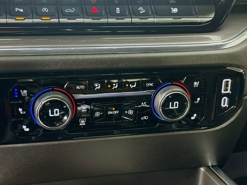 Used 2025 Chevrolet Silverado 1500 High Country w/ Technology Package image 16