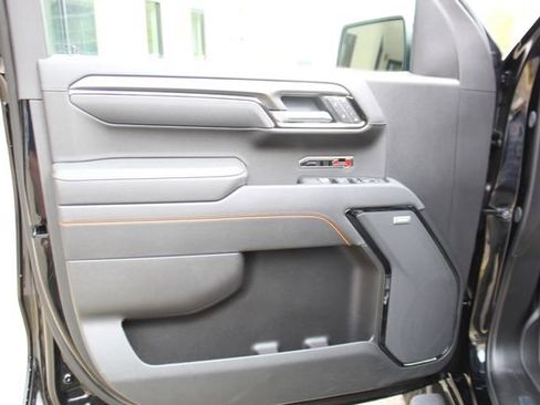 Used 2025 GMC Sierra 1500 AT4 w/ AT4 Premium Package AWD/4WD image 11