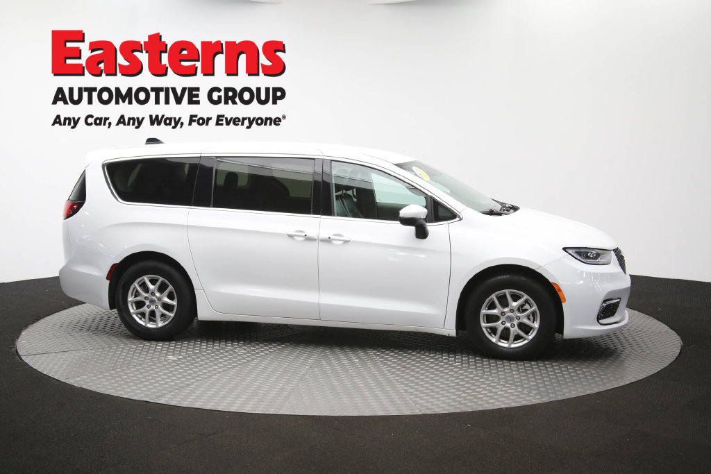 Used 2023 Chrysler Pacifica Touring-L FWD image 50