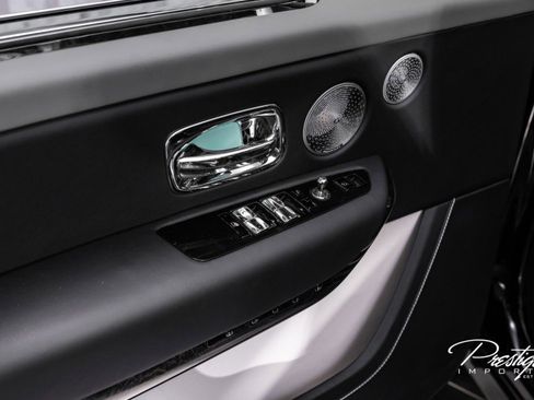 Used 2025 Rolls-Royce Cullinan image 24