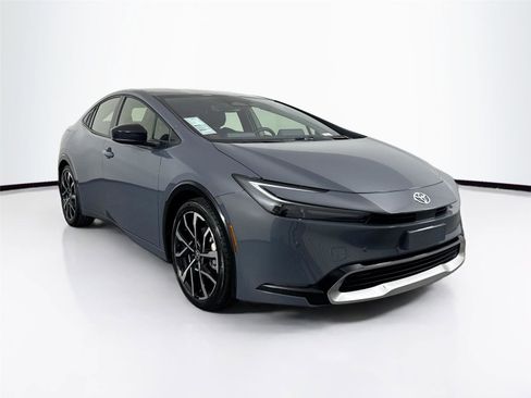 Certified 2025 Toyota Prius Plug-In Hybrid image 4