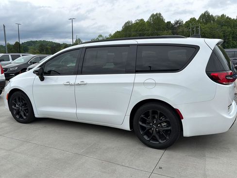 Used 2024 Chrysler Pacifica Touring-L w/ S Appearance Package FWD image 6