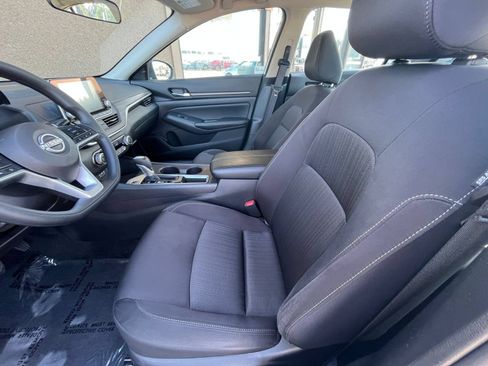 Used 2025 Nissan Altima 2.5 SV FWD image 28