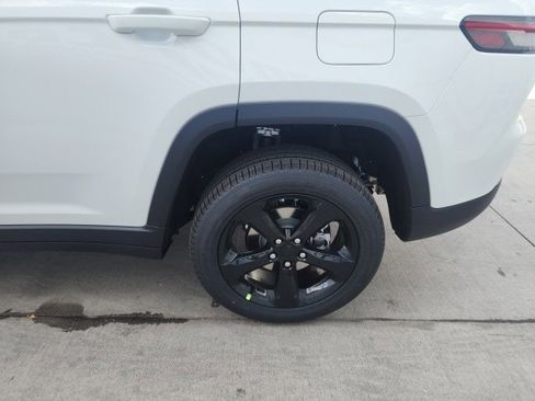 New 2025 Jeep Grand Cherokee Limited w/ Luxury Tech Group II image 28