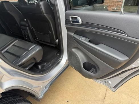 Used 2020 Jeep Grand Cherokee Limited AWD/4WD image 19