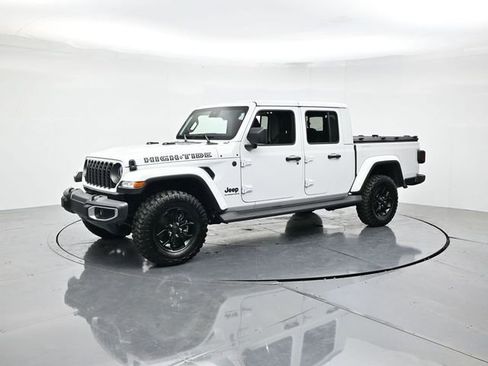 Used 2025 Jeep Gladiator Sport AWD/4WD image 5