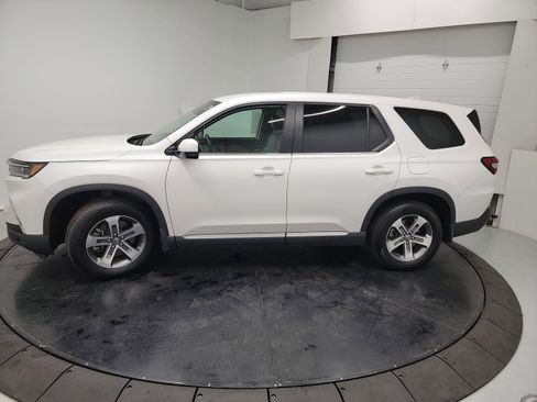 Used 2025 Honda Pilot EX-L image 5