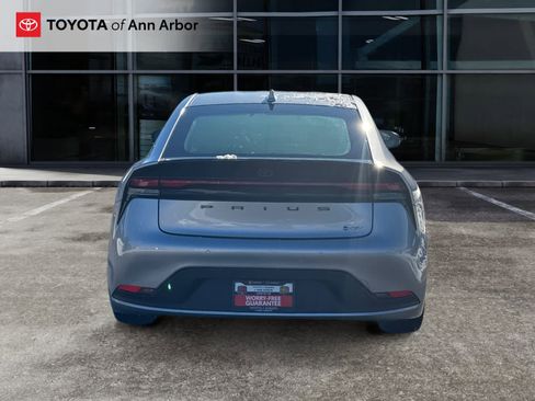 Used 2023 Toyota Prius LE image 9