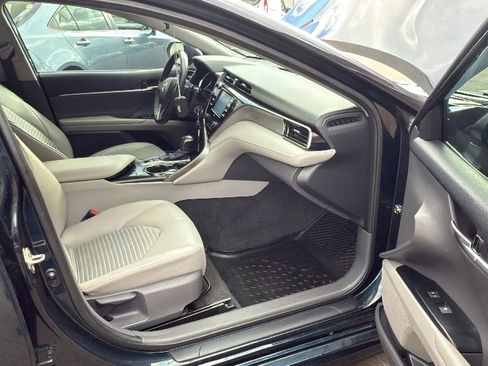 Used 2020 Toyota Camry SE image 25