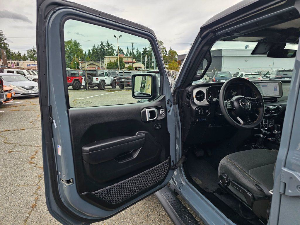 Used 2024 Jeep Wrangler Unlimited AWD/4WD image 18