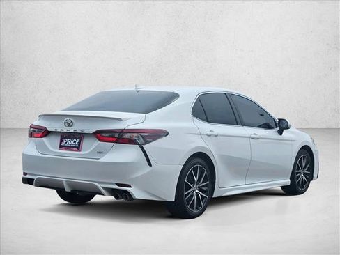 Used 2023 Toyota Camry SE FWD image 5