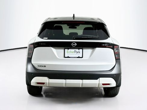 Used 2025 Nissan Kicks SV FWD image 7