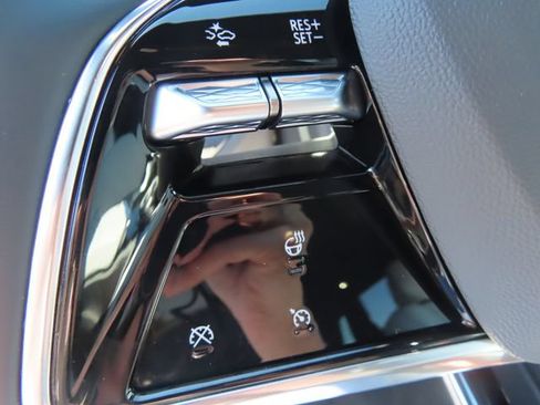 Used 2024 Cadillac Lyriq Sport AWD/4WD image 17