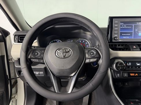 Used 2020 Toyota RAV4 XLE w/ XLE Grade Weather Package AWD/4WD image 16