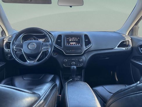 Used 2019 Jeep Cherokee Latitude Plus image 10