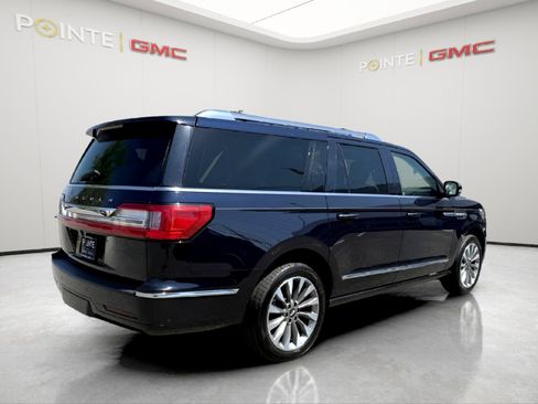 Used 2021 Lincoln Navigator L Reserve w/ Luxury Package AWD/4WD image 3