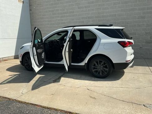 Used 2023 Chevrolet Equinox RS w/ RS Leather Package FWD image 13