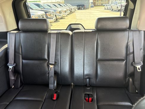 Used 2011 Cadillac Escalade Premium image 8