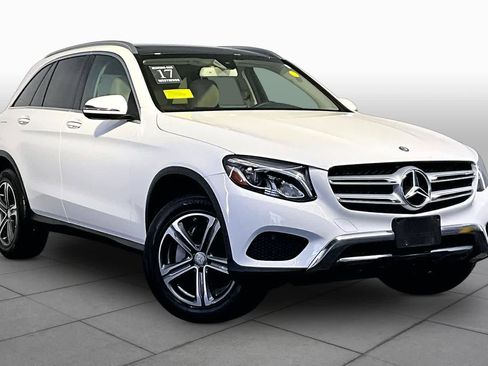 Used 2017 Mercedes-Benz GLC 300 4MATIC image 3