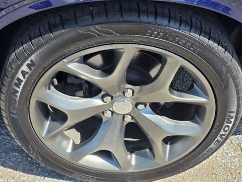 Used 2015 Dodge Challenger SXT RWD image 37