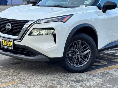Used 2022 Nissan Rogue S image 4