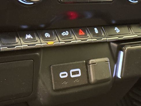 Used 2025 Chevrolet Silverado 1500 Custom Trail Boss w/ LPO, Dark Essentials Package image 28