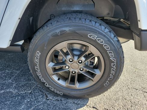 Used 2017 Jeep Wrangler 75th Anniversary image 25