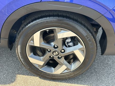 Used 2024 Hyundai Venue Limited FWD image 18