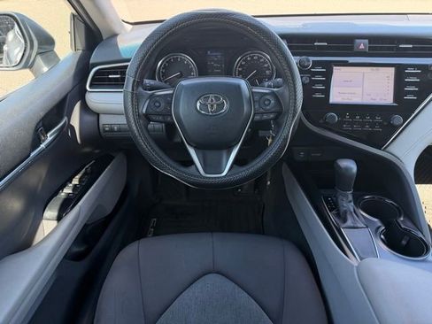 Used 2018 Toyota Camry LE FWD image 8