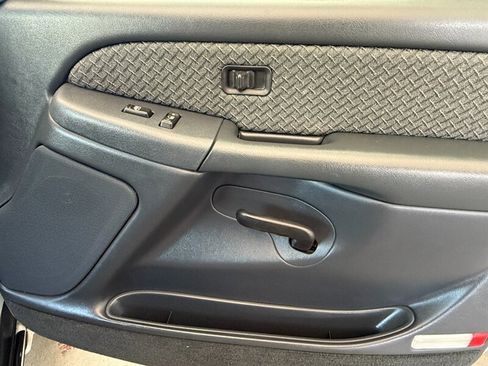 Used 2002 Chevrolet Avalanche 2WD image 25