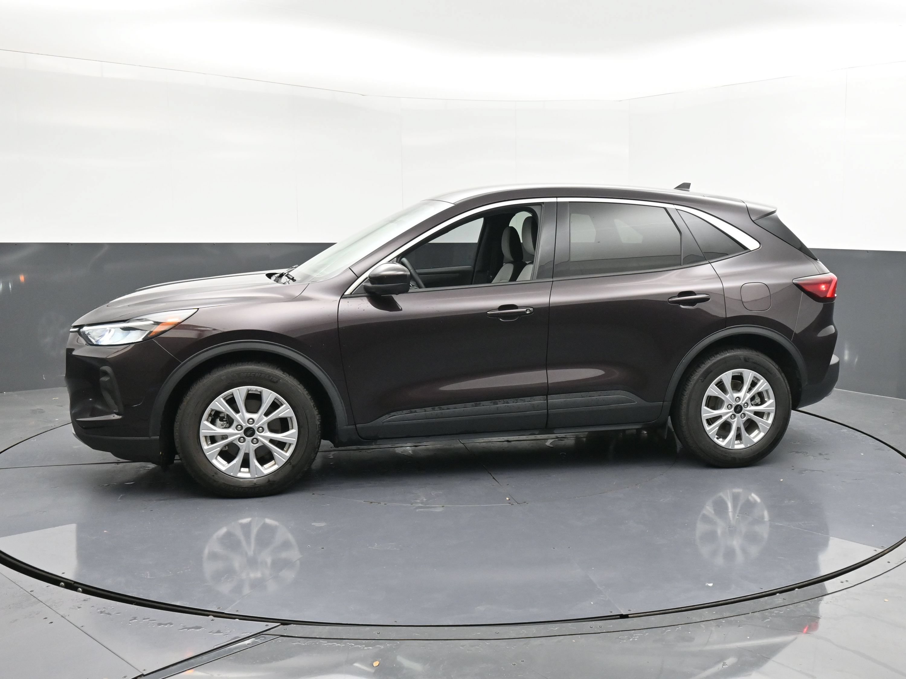 Used 2023 Ford Escape Active w/ Tech Pack #2 FWD image 5