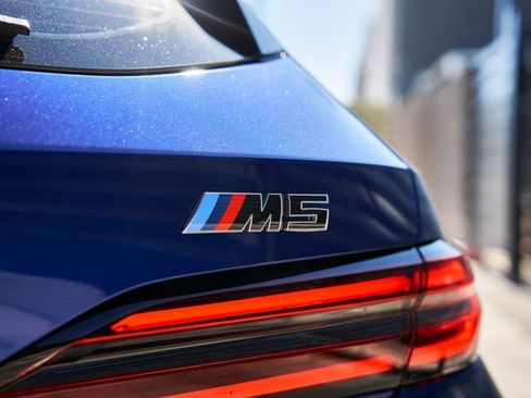 Used 2025 BMW M5 Touring image 11