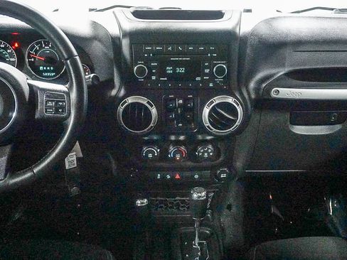 Used 2016 Jeep Wrangler Unlimited Rubicon w/ Connectivity Group image 16