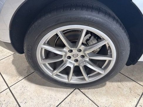 Used 2018 Porsche Macan S w/ Premium Package Plus image 9