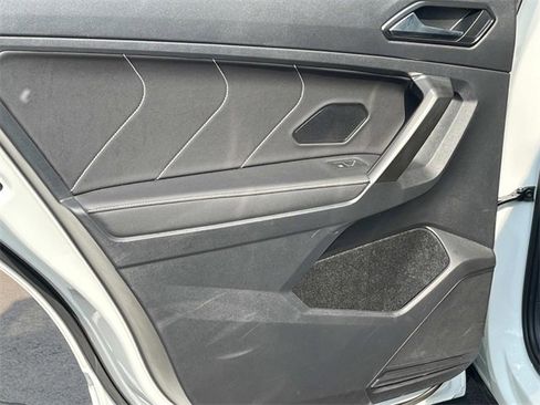 Used 2022 Volkswagen Tiguan SEL R-Line image 21