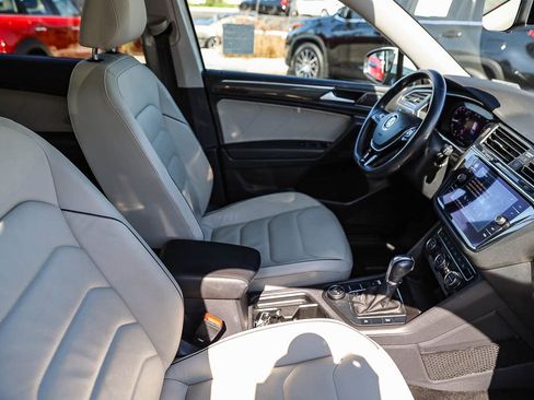 Used 2019 Volkswagen Tiguan SEL Premium AWD/4WD image 17