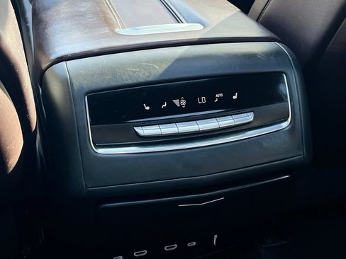 Used 2022 Cadillac Escalade Sport Platinum AWD/4WD image 25