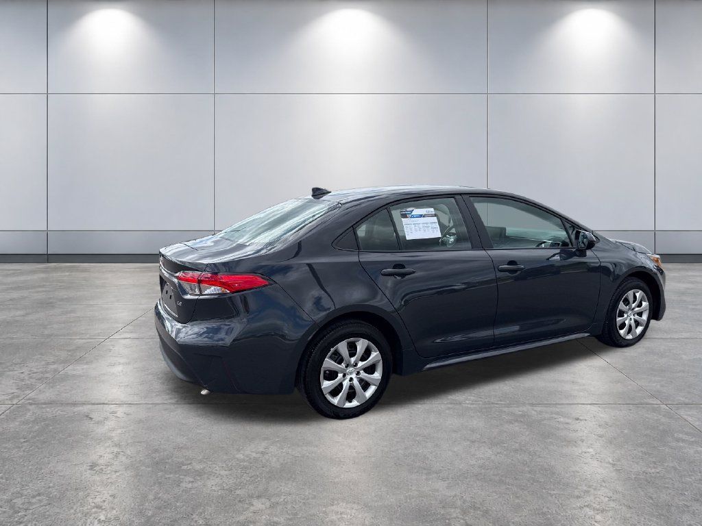 Used 2026 Toyota Corolla LE FWD image 5