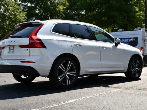 Used 2018 Volvo XC60 T5 Momentum w/ Vision Package AWD/4WD image 7