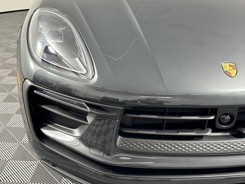 Certified 2025 Porsche Macan image 12