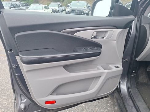 Used 2016 Honda Pilot LX image 11
