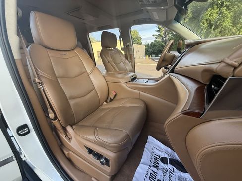 Used 2016 Cadillac Escalade ESV Platinum image 17