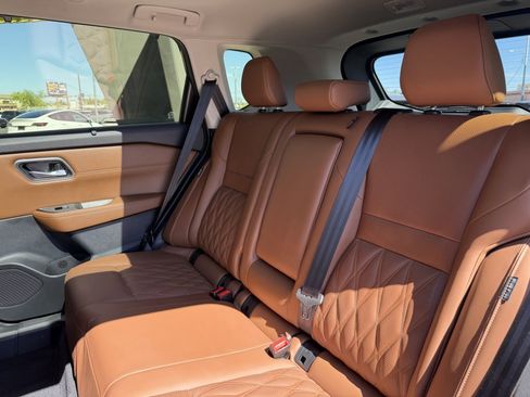 Used 2025 Nissan Rogue Platinum w/ Tech Package image 36