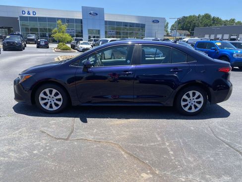 Used 2023 Toyota Corolla LE FWD image 4