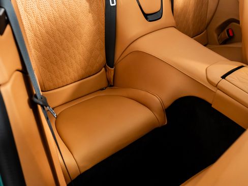 Used 2025 Aston Martin DB12 Convertible image 34