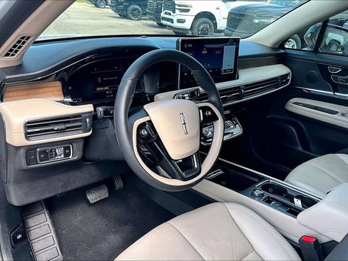 Used 2025 Lincoln Corsair Reserve w/ Jet Appearance Package FWD image 10